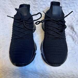 Cushionaire Apolo-T Women’s Sneakers – Size 8 – All Black Knit Running Shoes – M